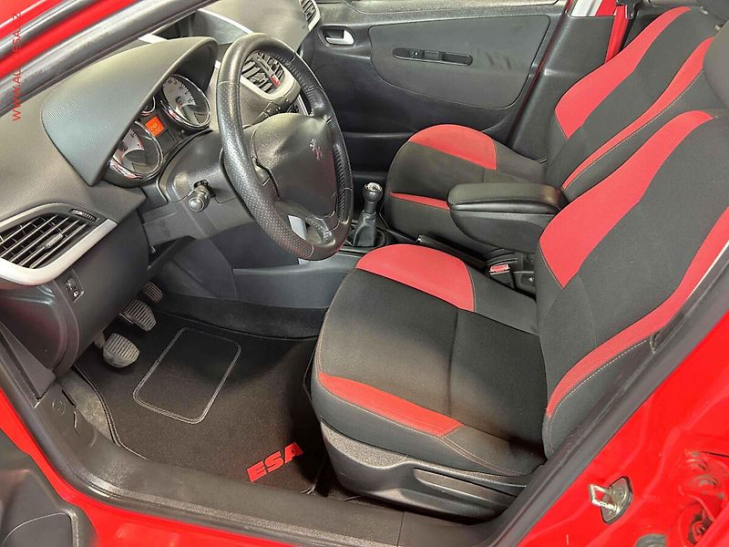 Peugeot 207 (2011) 1.4 i, 2.maj,ČR - fotka 9 z 14