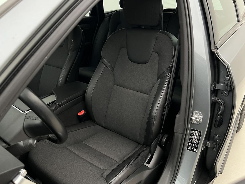 Volvo V90 CC D4 POLESTAR AWD AUT - fotka 16 z 44