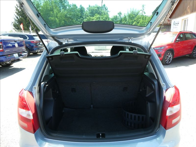 Škoda Fabia 1,2 Tsi 63kW SPORT,digi.klima - fotka 13 z 36