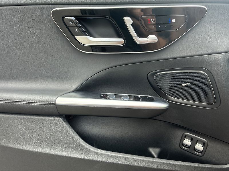 Mercedes-Benz Třídy C 300e 4MATIC EQ - fotka 13 z 18