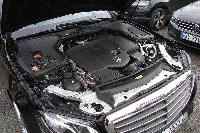 Mercedes-Benz Třídy E (2016) 220 CDi, ČR, Pravidelný servis - fotka 14 z 63