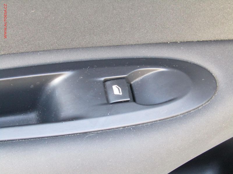Citroën C4 (2012) 1.6HDi, ČR, AC, STK5/28 - fotka 12 z 15