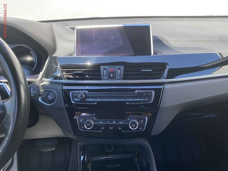 BMW X1 (2018) 2.0 D xDrive 20d, ČR, M - fotka 12 z 24