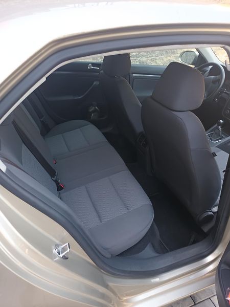 Volkswagen Jetta (2008) VW Jetta verze 1.6 FSI (85 kW) - fotka 3 z 13