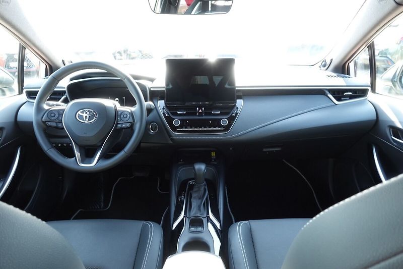 Toyota Corolla 2,0 HEV Executive TS - fotka 17 z 34