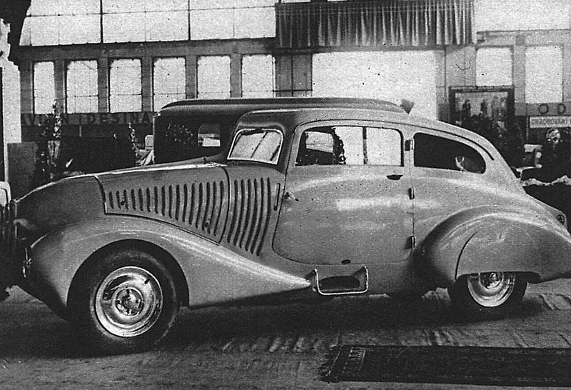 Před 100 lety se v továrně Wikov rozhodli pro zahájení výroby automobilů. Na snímku je renovovaný Wikov 35 Kapka, první československý aerodynamický automobil.