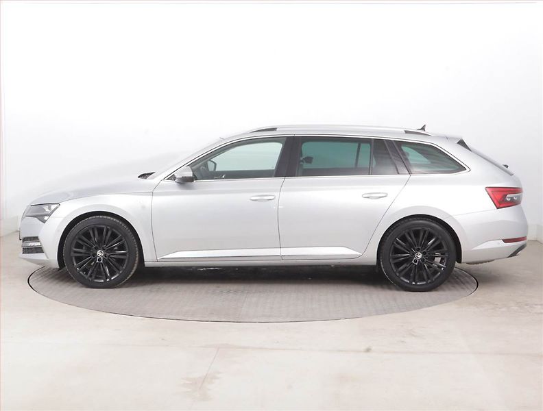 Škoda Superb (2023) Laurin&Klement 2.0 TDI - fotka 3 z 17
