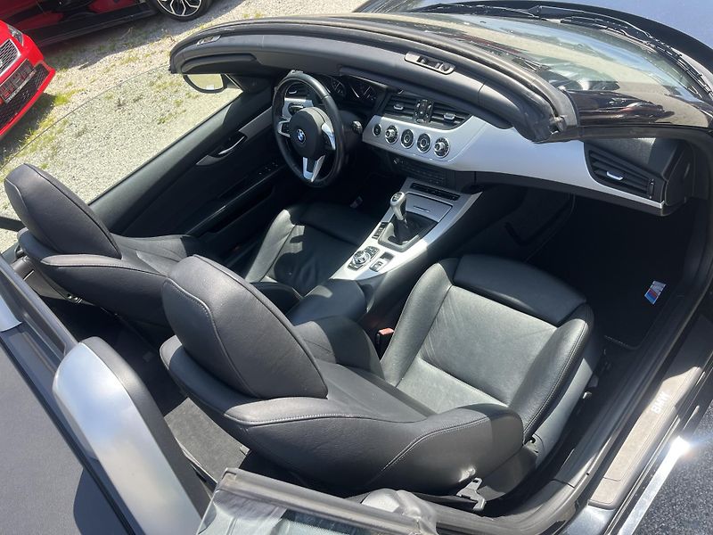 BMW Z4 (2009) 3.0i 190kw Kabrio REZERVACE - fotka 27 z 28