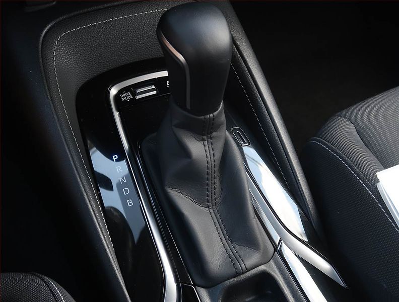 Toyota Corolla (2019) Comfort 1.8 Hybrid, Automat - fotka 13 z 23