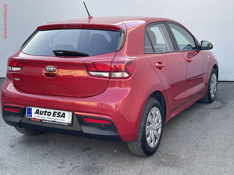 Kia Rio (2017) 1.2i, ČR, AC, tempo - fotka 4 z 19