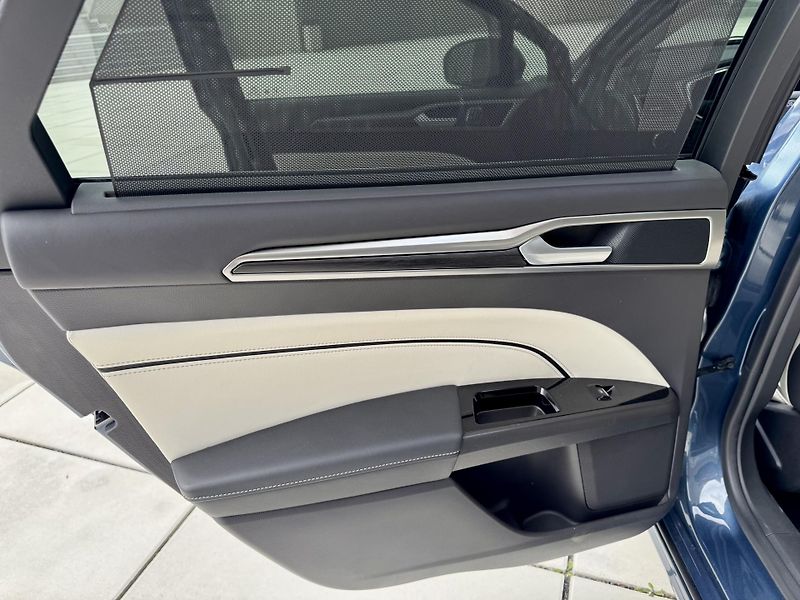 Ford Mondeo 2.0 Hybrid ecvT Aut Vignale P - fotka 24 z 37