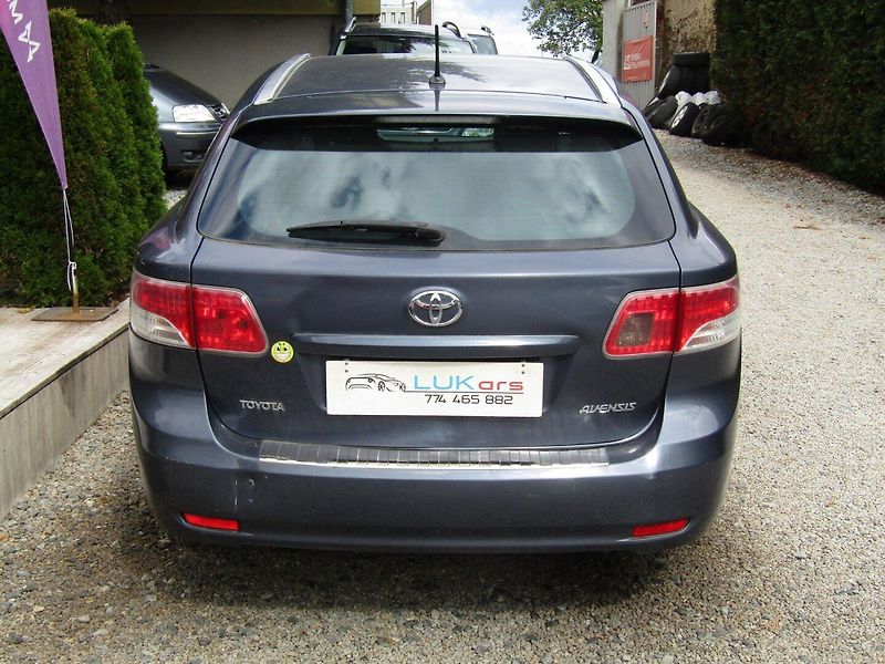 Toyota Avensis (2010) 1.6 16V  97kW  ZIMNÍ PNEU - fotka 12 z 37