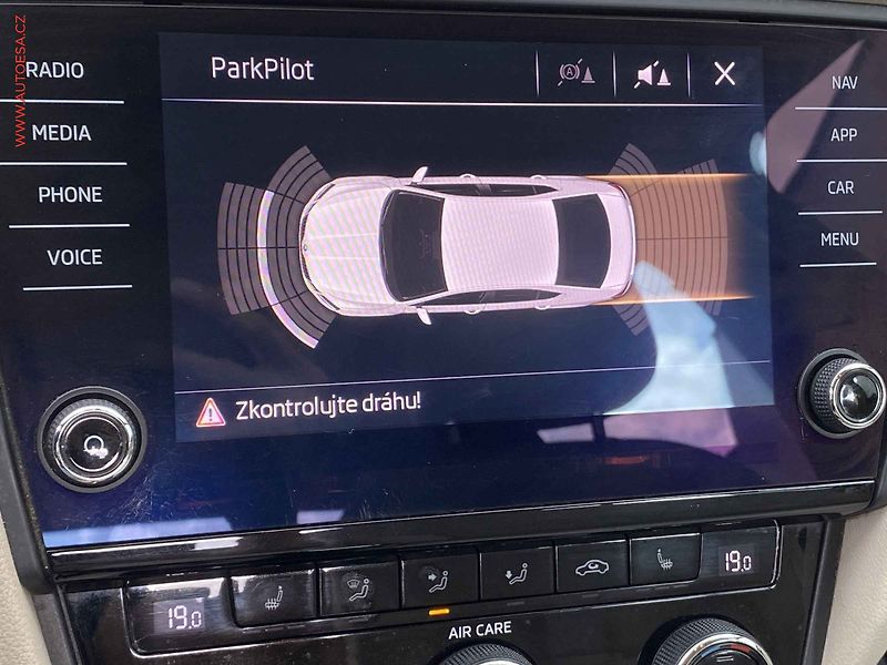 Škoda Octavia (2017) 1.8 TSi, ČR, Style, DSG, LED - fotka 17 z 18