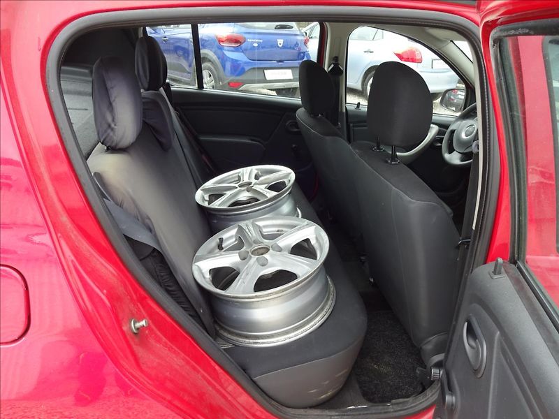 Dacia Sandero 1,4i 55kW - fotka 26 z 39