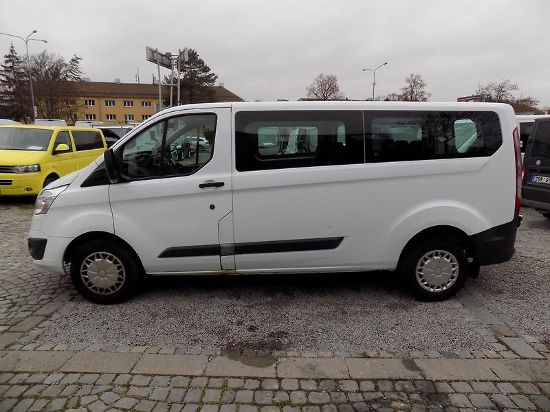 Ford Transit Custom 2,2 TDCI 92 KW L2H1 9 MÍST - fotka 19 z 50