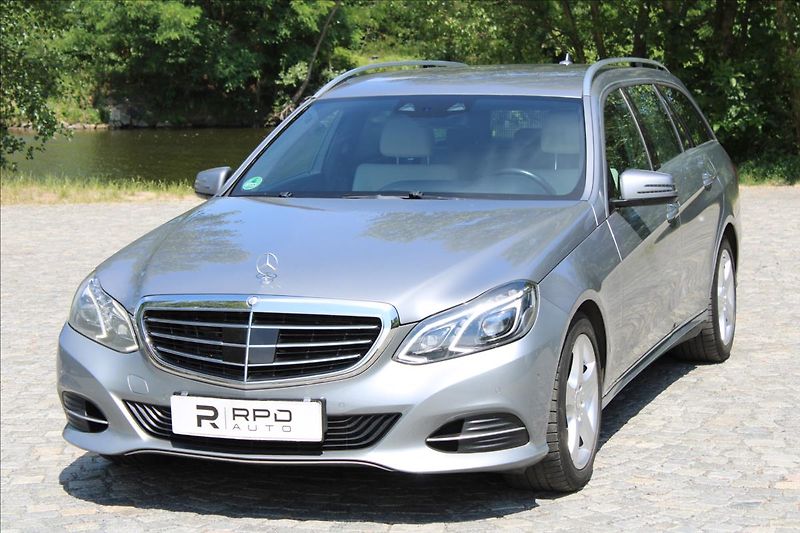 Mercedes-Benz Třídy E 350CDI 4M/ACC/KEYLESS/DPH - fotka 3 z 46