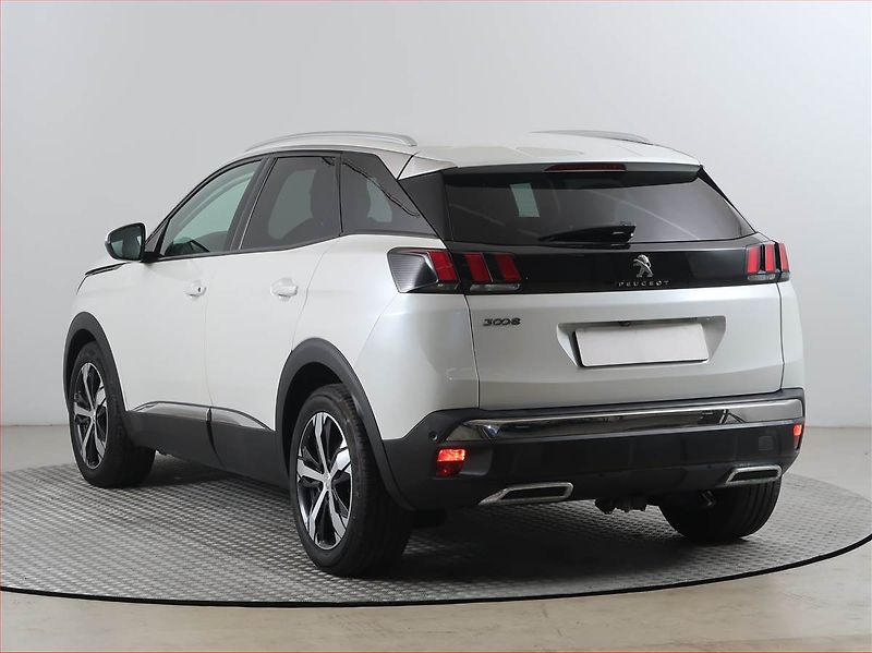 Peugeot 3008 (2019) Allure 1.6 PureTech, Automat - fotka 4 z 17