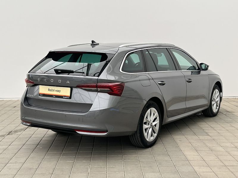 Škoda Octavia 1.5 TSI Top selection - fotka 2 z 32