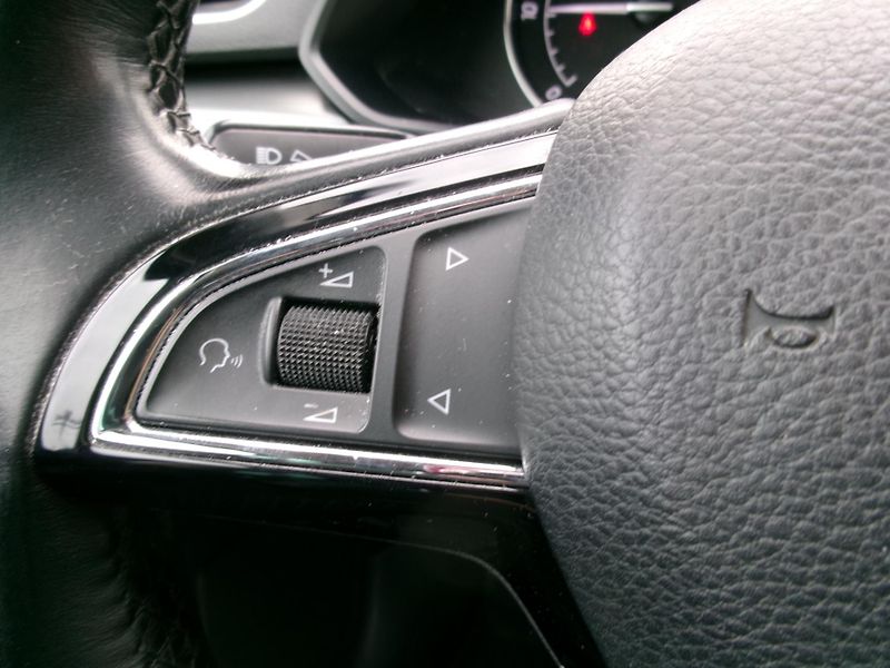 Škoda Superb (2015) 2,0TDI NAVI ACC 4x4 - fotka 20 z 36