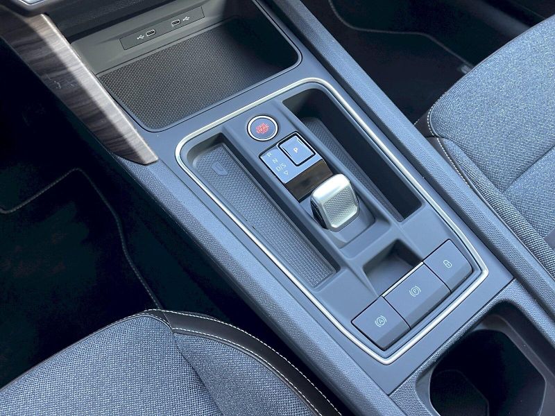 Seat Leon (2024) 1.5 eTSI 110 kW DSG Xcellence - fotka 12 z 34