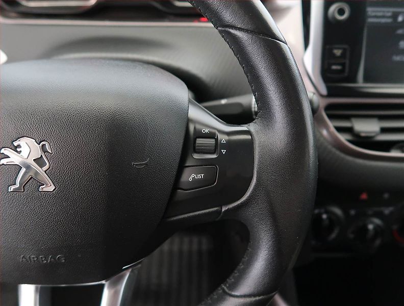 Peugeot 2008 (2014) 1.2 PureTech, Tempomat - fotka 16 z 17