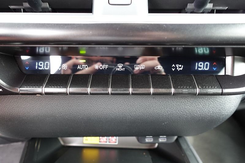 Lexus UX 300h UX300h 2,0 HEV Business Tech - fotka 23 z 34