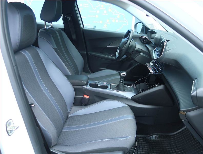 Peugeot 2008 (2020) Allure 1.2 PureTech, ČR,1.maj - fotka 9 z 23