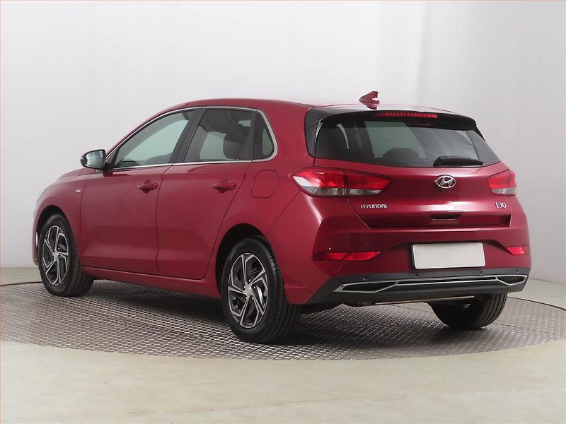 Hyundai i30 (2023) Family 1.5 T-GDI MHEV - fotka 4 z 19