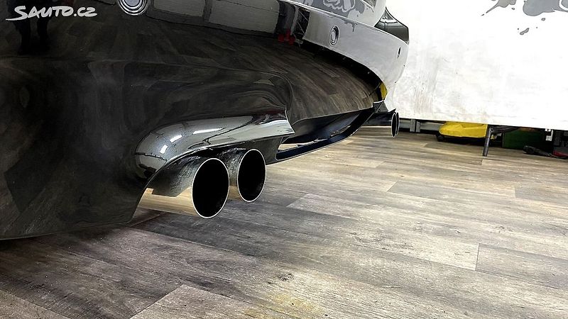 BMW M5 5.0 V10 Touring - fotka 10 z 34