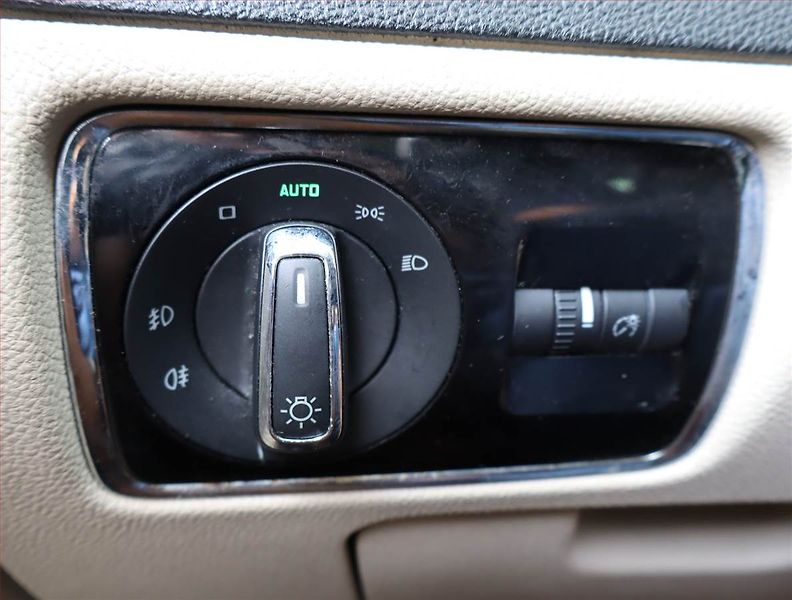 Škoda Superb (2010) 2.0 TDI, Navi, Xenony - fotka 18 z 24