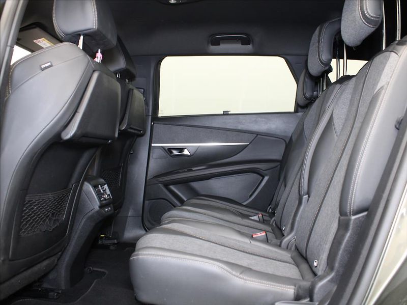 Peugeot 5008 1,6 PT 133kW 8AT GT-line 7míst - fotka 7 z 27