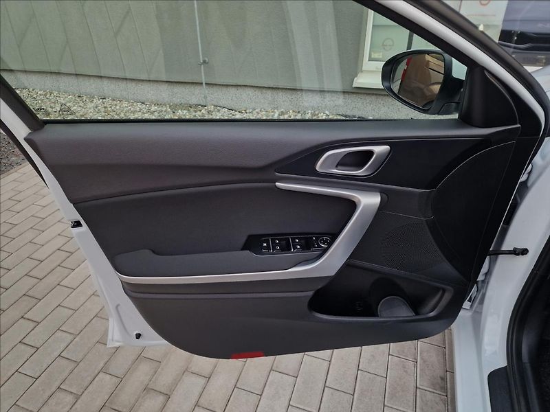 Kia Ceed 1.5 T-GDI 118kW TOP SW,1.Maj. - fotka 37 z 50