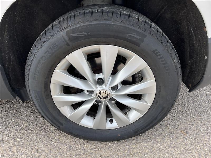 Škoda Karoq 2,0 TDi 110 4x4 DSG TAŽNÉ -DPH - fotka 39 z 46