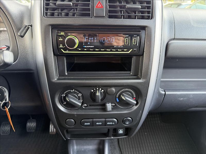 Suzuki Jimny 1,3 4x4 TAŽNÉ - fotka 16 z 19