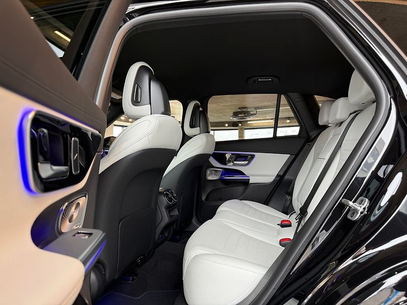 Mercedes-Benz GLC 220d 4MATIC, DISTRONIC, Tažné - fotka 35 z 38
