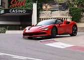 Ferrari SF90 Stradale z roku 2020.