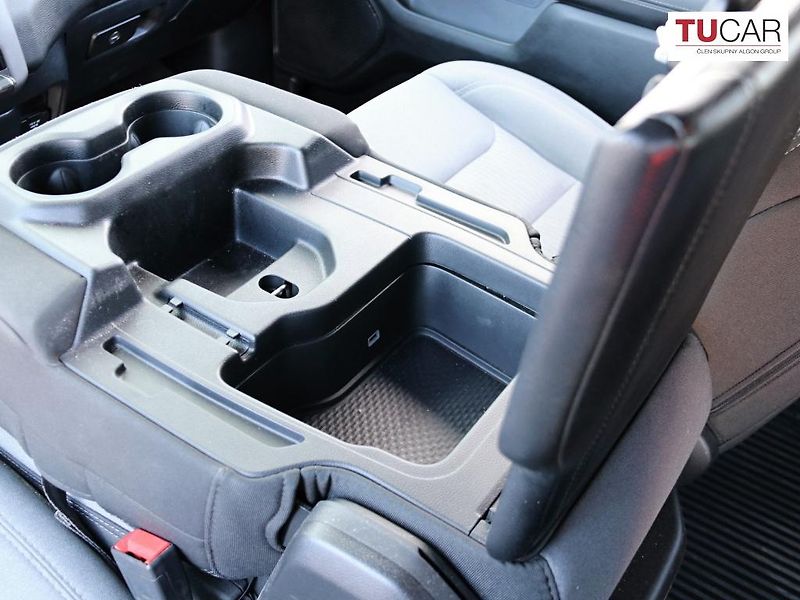 RAM 1500 (2021) BigHorn 5.7 V8 HEMI - fotka 24 z 31
