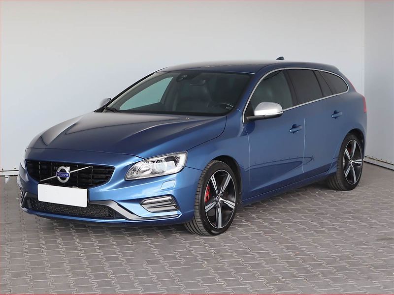 Volvo V60 (2018) R-Design D4 2.0, Automat, Kůže - fotka 2 z 19