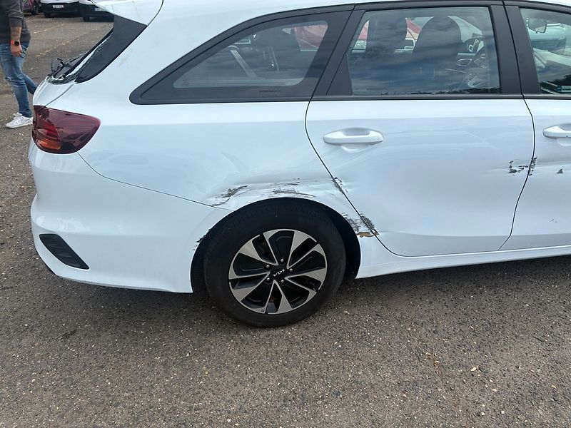 Kia Ceed 1.0 T-GDi Spin ČR DPH - fotka 7 z 22