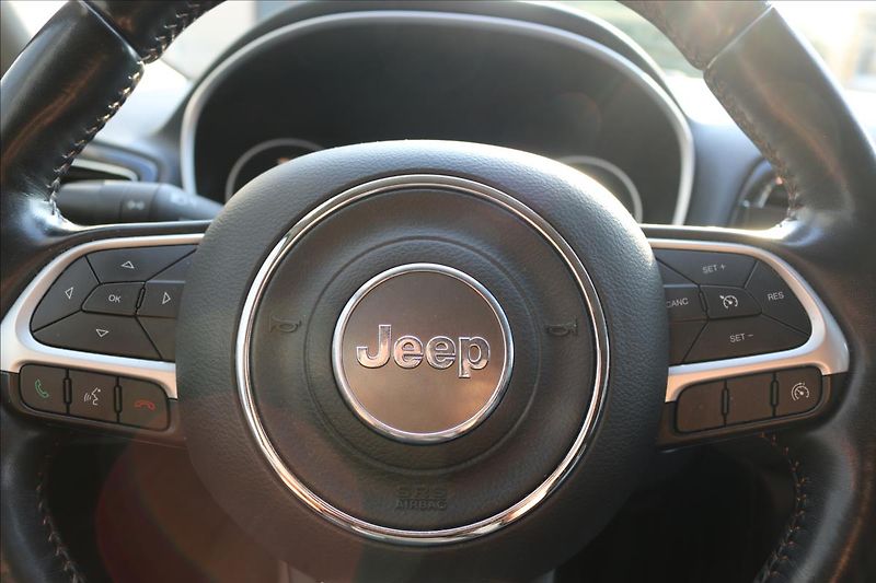 Jeep Compass 1,3 110 kW , ČR - fotka 18 z 47