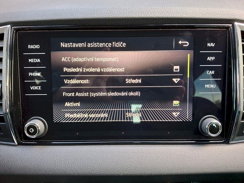 Škoda Karoq (2018) Style DSG 4x4 2,0TDi 110kW - fotka 25 z 35