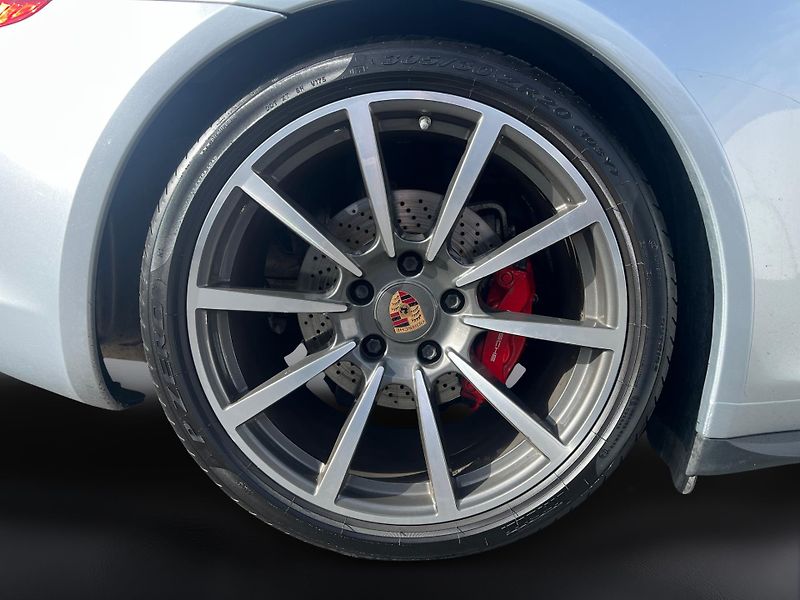 Porsche 911 (2014) 4S - fotka 14 z 26