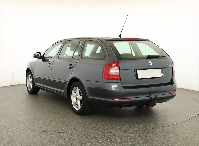 Škoda Octavia (2011) Ambiente 1.6 TDI, po STK - fotka 4 z 14