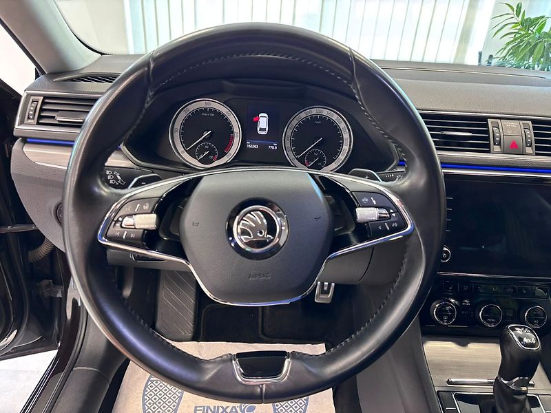 Škoda Superb Scout 4X4 2.0 TDI 147kw - fotka 15 z 32