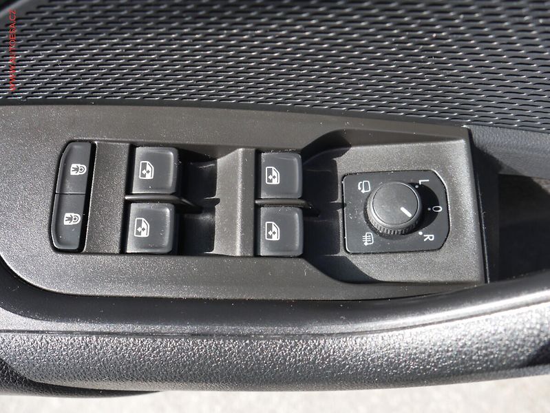 Škoda Octavia (2021) 2.0 TDi, ČR, Style, LED, navi - fotka 15 z 17