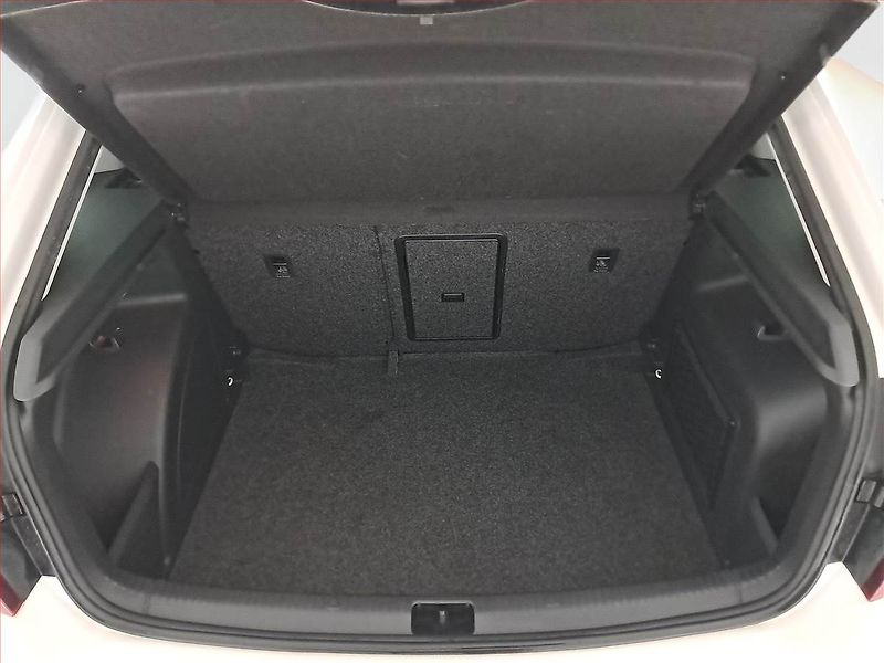 Škoda Rapid (2015) Spaceback 1.2 TSI, Tempomat - fotka 14 z 16