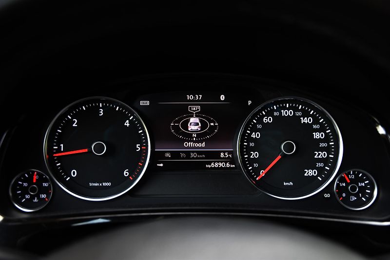 Volkswagen Touareg 3.0 TDi V6 DSG 4M,R-LINE,FACE - fotka 18 z 50