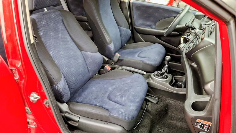 Honda Jazz 1.2 benzin 66 kw Facelit - fotka 18 z 36