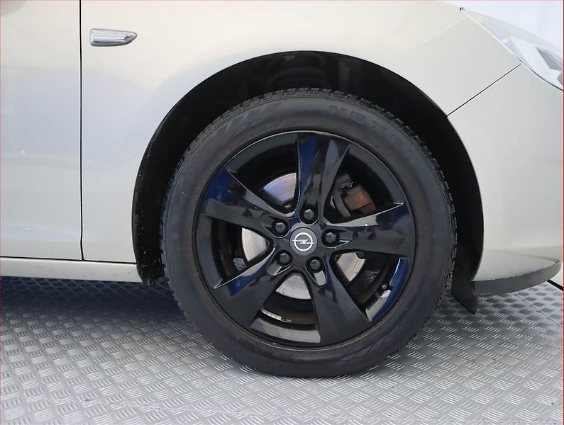 Opel Astra (2010) 1.6 T, Automat, Tempomat - fotka 15 z 18
