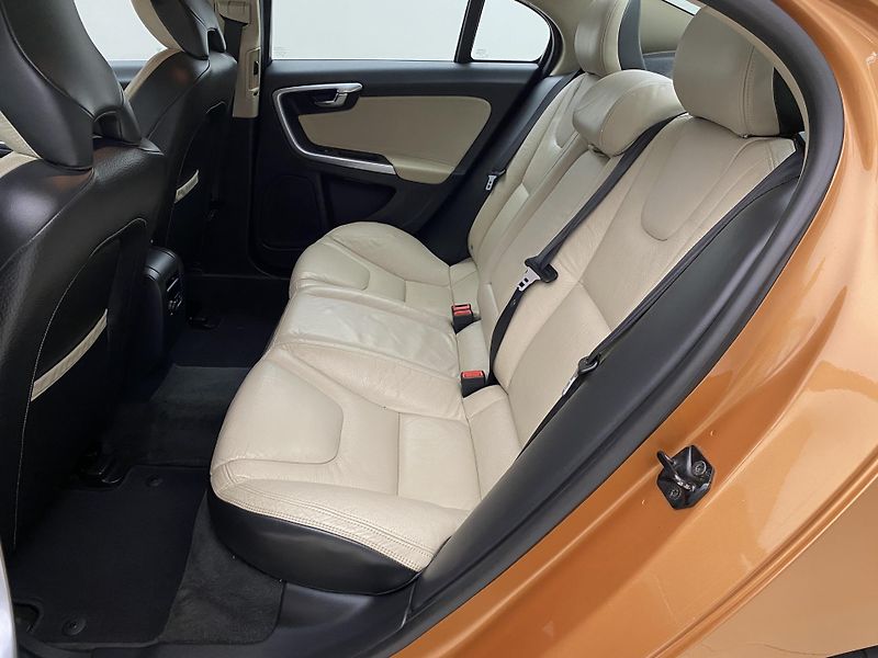 Volvo S60 D3 SUMMUM AUT  - fotka 5 z 46